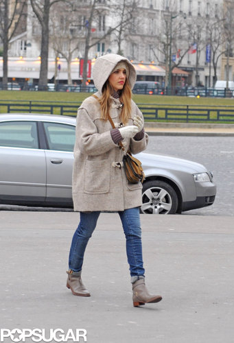 Jessica Alba and Honor Strike a Sweet Pose in Paris Jessica Alba and Honor Strike a Sweet Pose in Paris