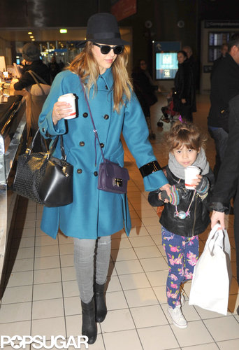 Jessica Alba and Honor Strike a Sweet Pose in Paris Jessica Alba and Honor Strike a Sweet Pose in Paris