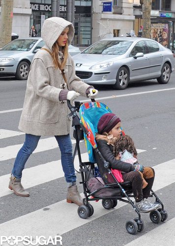 Jessica Alba and Honor Strike a Sweet Pose in Paris Jessica Alba and Honor Strike a Sweet Pose in Paris