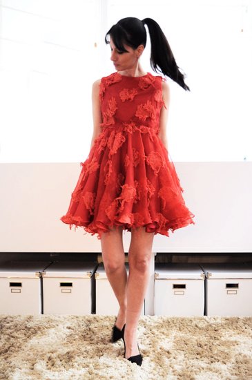 About the travelling  red dress