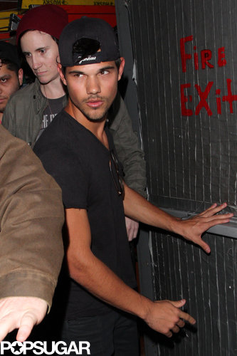 Kristen Stewart and Taylor Lautner Catch a Concert Sans Robert Pattinson Kristen Stewart and Taylor Lautner Catch a Concert Sans Robert Pattinson