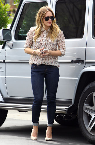Hilary Duff tucked this Tory Burch seahorse-print blouse ($275) into a pair of skinny jeans, then completed her daytime chic via nude pumps and aviators.
Hilary Duff tucked this Tory Burch seahorse-print blouse ($275) into a pair of skinny jeans, then completed her daytime chic via nude pumps and aviators.