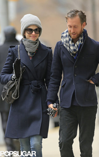 Anne Hathaway was all smiles with husband Adam Shulman in NYC on Thursday.
Anne Hathaway was all smiles with husband Adam Shulman in NYC on Thursday.