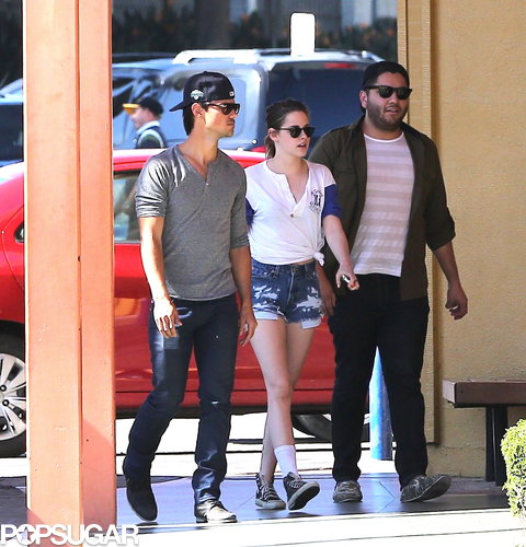 Kristen Stewart Goes Up to Bat With Taylor Lautner Kristen Stewart Goes Up to Bat With Taylor Lautner