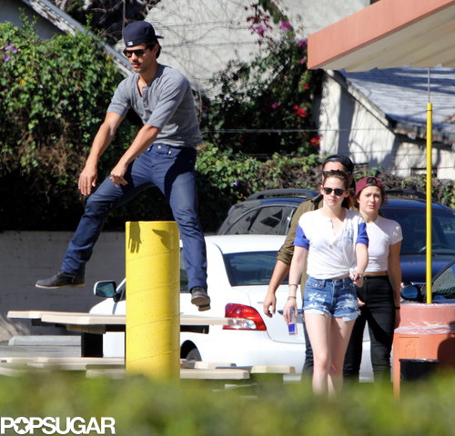 Kristen Stewart Goes Up to Bat With Taylor Lautner Kristen Stewart Goes Up to Bat With Taylor Lautner