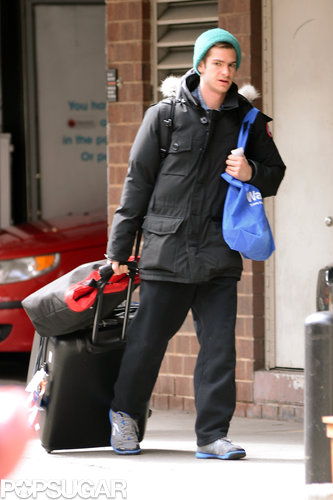 Emma Stone Smiles Big on Set While Andrew Garfield Packs Up Emma Stone Smiles Big on Set While Andrew Garfield Packs Up