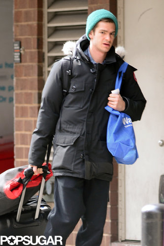 Emma Stone Smiles Big on Set While Andrew Garfield Packs Up Emma Stone Smiles Big on Set While Andrew Garfield Packs Up