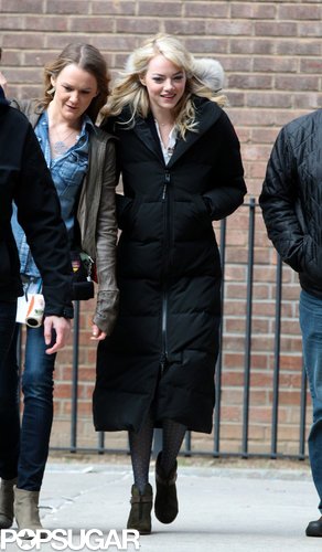 Emma Stone Smiles Big on Set While Andrew Garfield Packs Up Emma Stone Smiles Big on Set While Andrew Garfield Packs Up