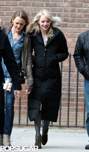 Emma Stone Smiles Big on Set While Andrew Garfield Packs Up Emma Stone Smiles Big on Set While Andrew Garfield Packs Up