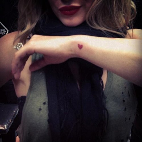 Hilary Duff showed off her new tattoo on Twitter.
Source: Twitter user HilaryDuff
Hilary Duff showed off her new tattoo on Twitter.
Source: Twitter user HilaryDuff