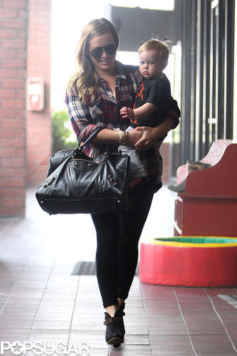 Hilary Duff carried her son, Luca Comrie, to class on Wednesday.
Hilary Duff carried her son, Luca Comrie, to class on Wednesday.
