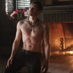 Joseph Morgan Shirtless on The Vampire Diaries