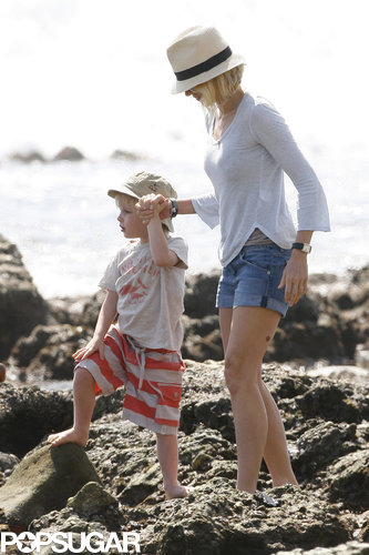 Naomi and Shirtless Liev Beach It With Their Boys in Malibu Naomi and Shirtless Liev Beach It With Their Boys in Malibu