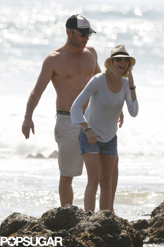 Naomi and Shirtless Liev Beach It With Their Boys in Malibu Naomi and Shirtless Liev Beach It With Their Boys in Malibu