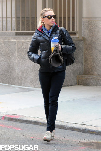 Scarlett Johansson Takes a Snowy City Stroll With Romain Scarlett Johansson Takes a Snowy City Stroll With Romain
