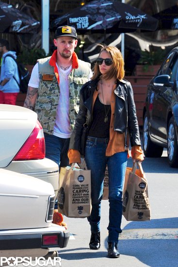 Nicole Richie and Joel Madden made their way through a grocery store parking lot on Thursday.
Nicole Richie and Joel Madden made their way through a grocery store parking lot on Thursday.