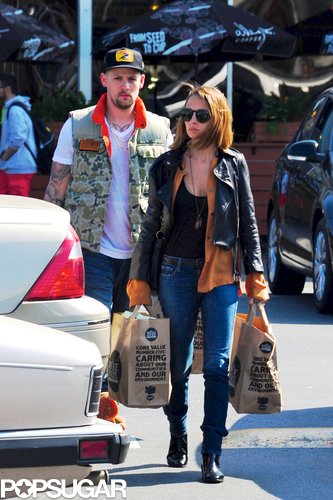 Nicole Richie and Joel Madden made their way through a grocery store parking lot on Thursday.
Nicole Richie and Joel Madden made their way through a grocery store parking lot on Thursday.