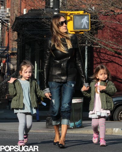 SJP Returns From Toronto For Double Mom Duty SJP Returns From Toronto For Double Mom Duty