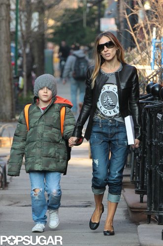 SJP Returns From Toronto For Double Mom Duty SJP Returns From Toronto For Double Mom Duty