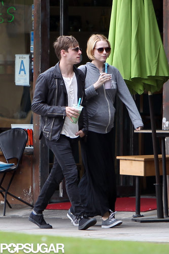Evan Rachel Wood and Jamie Bell walked in LA together over the weekend.
Evan Rachel Wood and Jamie Bell walked in LA together over the weekend.