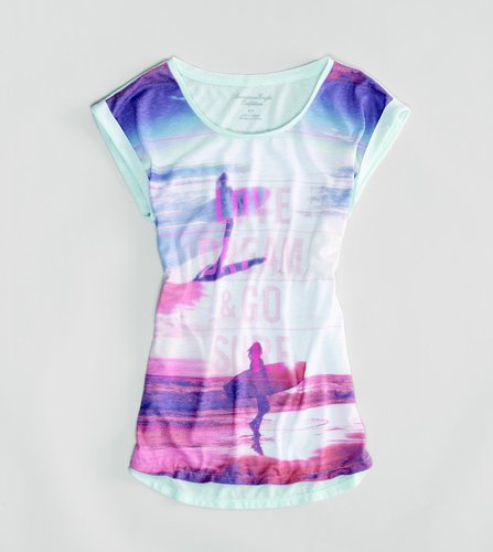 This American Eagle Photo Real T ($25) is perfect for the surfer chick.
This American Eagle Photo Real T ($25) is perfect for the surfer chick.