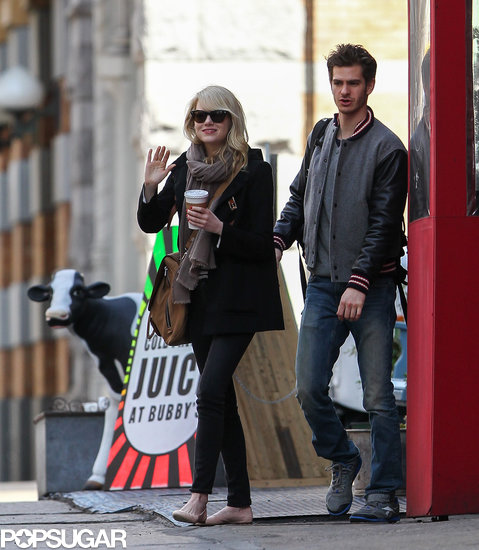 Emma Stone waved after getting breakfast with her boyfriend, Andrew Garfield, in NYC.
Emma Stone waved after getting breakfast with her boyfriend, Andrew Garfield, in NYC.