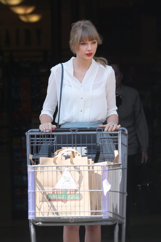 Taylor Swift went grocery shopping in LA on Wednesday.
Taylor Swift went grocery shopping in LA on Wednesday.