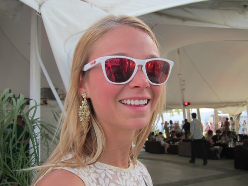 These Oakley Frogskin sunglasses are sporty and cool with their polished white frame and mirrored ruby iridium lenses.
These Oakley Frogskin sunglasses are sporty and cool with their polished white frame and mirrored ruby iridium lenses.