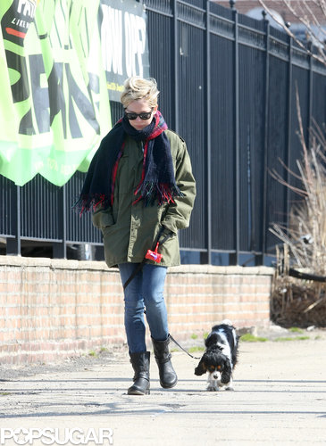 Michelle Williams Keeps It Casual During a Lucky Sunday Stroll Michelle Williams Keeps It Casual During a Lucky Sunday Stroll