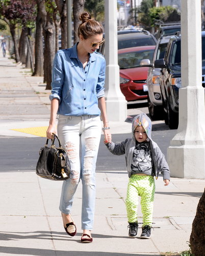 Miranda Kerr held hands with her 2-year-old son, Flynn Bloom.
Miranda Kerr held hands with her 2-year-old son, Flynn Bloom.