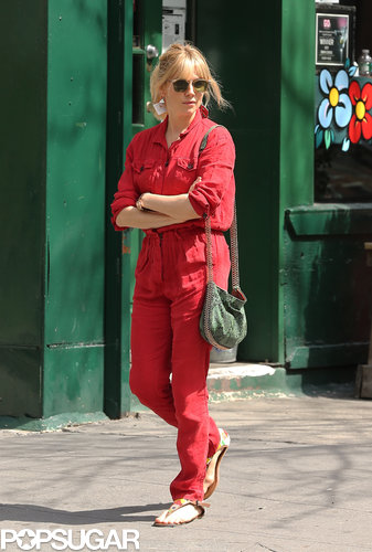 Sienna Miller carried a green purse.
Sienna Miller carried a green purse.