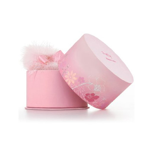 A luxurious gift like Elizabeth Arden's Pretty Body Powder With Puff ($40) is not only sweet, but also reusable.
A luxurious gift like Elizabeth Arden's Pretty Body Powder With Puff ($40) is not only sweet, but also reusable.