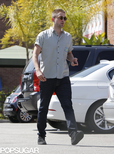 Robert Pattinson walked to an ATM solo.
Robert Pattinson walked to an ATM solo.
