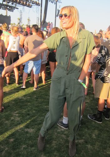 We love how this Coachella attendee danced away to Passion Pit in a chic green jumpsuit and ankle boots.
Source: Chi Diem Chau
We love how this Coachella attendee danced away to Passion Pit in a chic green jumpsuit and ankle boots.
Source: Chi Diem Chau