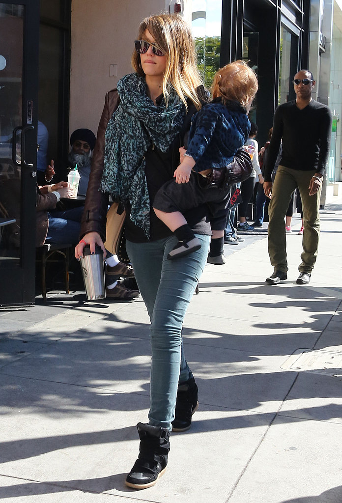 Jessica made a case for cargos, pairing them with trendy Isabel Marant wedged sneakers and a printed scarf while grabbing a coffee in Beverly Hills.
Jessica made a case for cargos, pairing them with trendy Isabel Marant wedged sneakers and a printed scarf while grabbing a coffee in Beverly Hills.