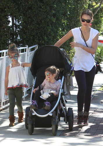 Jessica debuted a casual pairing — purple skinny jeans and high-top python Barbara Bui sneakers — while taking her leading ladies to Mr. Bones Pumpkin Patch in LA.
Jessica debuted a casual pairing — purple skinny jeans and high-top python Barbara Bui sneakers — while taking her leading ladies to Mr. Bones Pumpkin Patch in LA.