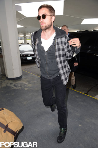 Robert Pattinson Returns to LA After a Mini Big Apple Trip Robert Pattinson Returns to LA After a Mini Big Apple Trip