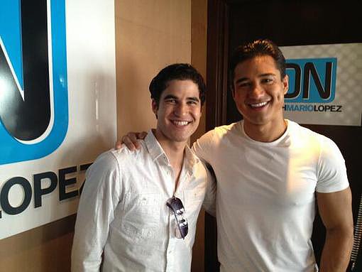 Glee's Darren Criss posed with Mario Lopez.
Source: Twitter user MarioLopezExtra
Glee's Darren Criss posed with Mario Lopez.
Source: Twitter user MarioLopezExtra