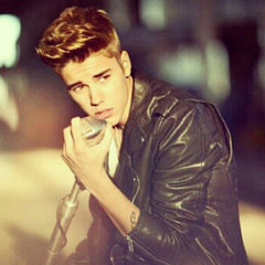 Best Funny Celebrity Tweets: Justin Bieber, Kelly Oxford