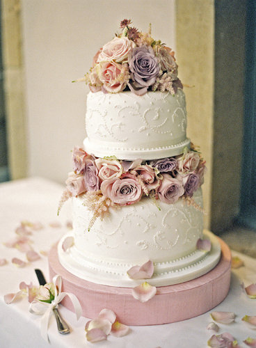 Maybe it's the purple and pink roses or elaborate design, but there's something so whimsical and lovely about this cake.
Photo by Polly Alexandre Photography via Style Me Pretty
Maybe it's the purple and pink roses or elaborate design, but there's something so whimsical and lovely about this cake.
Photo by Polly Alexandre Photography via Style Me Pretty