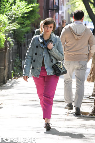 Lena Dunham walked in NYC while filming Girls.
Lena Dunham walked in NYC while filming Girls.