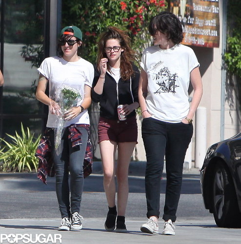 Kristen Surrounds Herself With Friends While Rob Parties in NYC Kristen Surrounds Herself With Friends While Rob Parties in NYC
