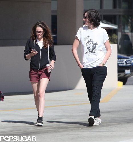 Kristen Surrounds Herself With Friends While Rob Parties in NYC Kristen Surrounds Herself With Friends While Rob Parties in NYC