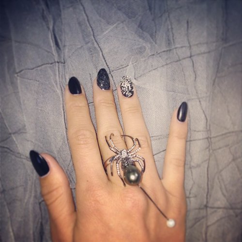 Julianne Hough gave us a glimpse of her edgy-cool spider ring.
Source: Instagram user juleshough
Julianne Hough gave us a glimpse of her edgy-cool spider ring.
Source: Instagram user juleshough