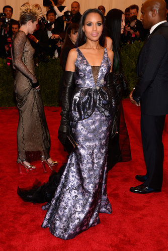 Kerry Washington rocked a custom metallic floral Vera Wang gown with black opera gloves, Fred Leighton jewels, and Christian Louboutin Pigalle pumps.
Kerry Washington rocked a custom metallic floral Vera Wang gown with black opera gloves, Fred Leighton jewels, and Christian Louboutin Pigalle pumps.