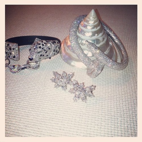 Holy diamonds! Miranda Kerr gave us a sneak peek at her amazing Cartier jewels.
Source: Instagram user mirandakerr
Holy diamonds! Miranda Kerr gave us a sneak peek at her amazing Cartier jewels.
Source: Instagram user mirandakerr