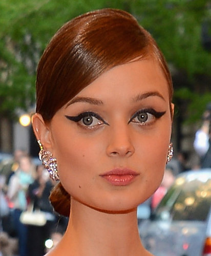 Bella Heathcote wore diamond earrings by Chanel Fine Jewelry.
Bella Heathcote wore diamond earrings by Chanel Fine Jewelry.