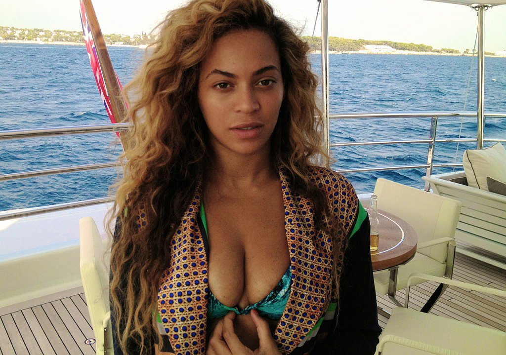 Beyoncé Knowles showed some skin while hanging on a yacht in the South of France during November 2012.
Source: Tumblr user Beyoncé Knowles
Beyoncé Knowles showed some skin while hanging on a yacht in the South of France during November 2012.
Source: Tumblr user Beyoncé Knowles
