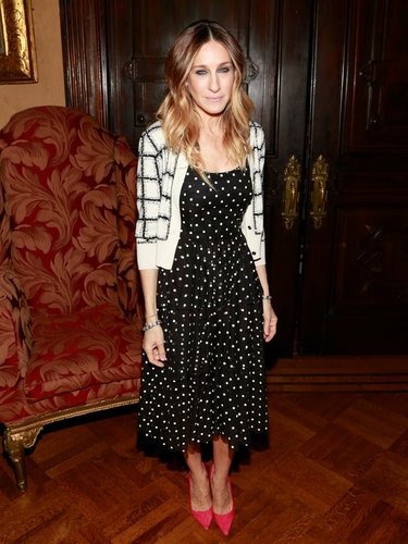 SJP mixed prints like a pro layering a windowpane cardigan over her polka-dot midi dress at the 10th Annual Love 'N' Courage Benefit in February.
SJP mixed prints like a pro layering a windowpane cardigan over her polka-dot midi dress at the 10th Annual Love 'N' Courage Benefit in February.