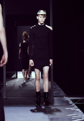A look from the JW Anderson for Versus collection.
Photo courtesy of Versace
A look from the JW Anderson for Versus collection.
Photo courtesy of Versace